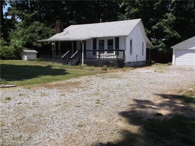 3813 Kivett Dr, Jamestown, NC 27282 - photo 2