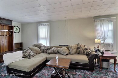 2nd Floor Apt Living Room