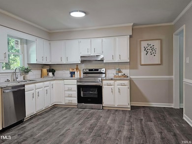 5906 Applewood Ln, Raleigh, NC 27609 - photo 3