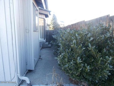 561-894094-back patio 2