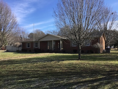 200 Idle Dr, Shelbyville, TN 37160 - photo 2