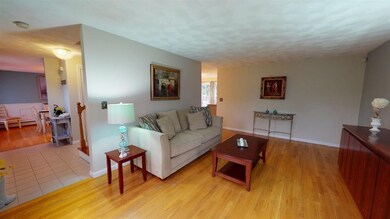 14 Scotchpine Ln, MerriMacK, NH 03054 - photo 4