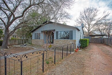 111 W Park St, Fredericksburg, TX 78624 - photo 2