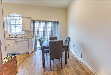 906 Valentina Ln unit 65, Lower Burrell, PA 15068 - photo 4