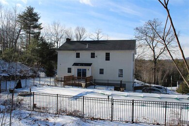11 Van Buren Cir, Goffstown, NH 03045 - photo 4