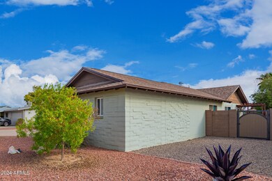 10521 W Mission Ln, Sun City, AZ 85351 - photo 6