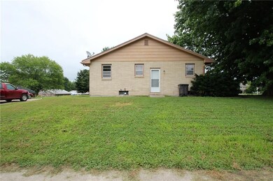 4721 Aurora Ave, Des Moines, IA 50310 - photo 3