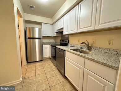 9663 Hagel Cir, Lorton, VA 22079 - photo 6