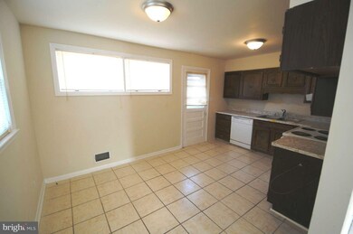 572 Shipley Rd, Linthicum Heights, MD 21090 - photo 3