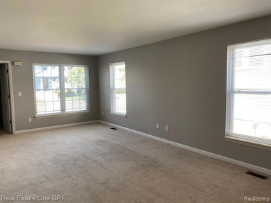 1008 Lakepointe St, Grosse Pointe Park, MI 48230 - photo 4