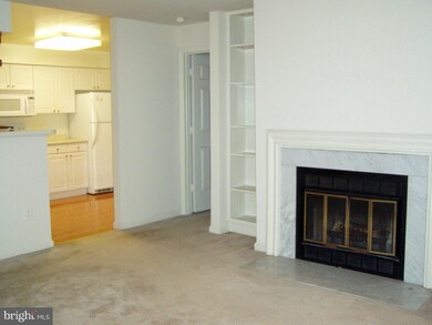 2225 Lovedale Ln unit H, Reston, VA 20191 - photo 2