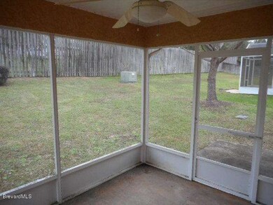 6. SCREENED PATIO VIEW 2