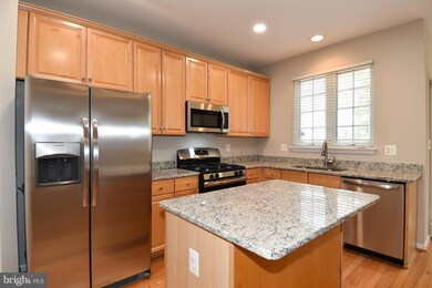 9 Castle Garden Ct, Olney, MD 20832 - photo 2