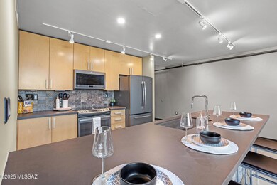 7_1001 s 17th st 112-008