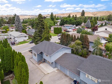 618 12th St NE, East Wenatchee, WA 98802 - photo 2