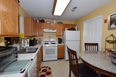 83 Pagoda Ln unit 83, Freehold, NJ 07728 - photo 4