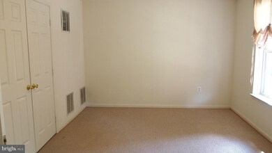 13180 Diamond Mill Dr, Herndon, VA 20171 - photo 3