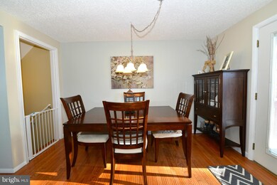 8661 Maple Glen Ct, Springfield, VA 22153 - photo 4