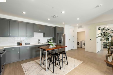 SoMi unit 314, Hayward, CA 94544 - photo 3