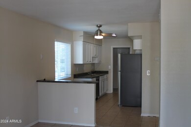 2813 E Capri Cir unit 1, Mesa, AZ 85204 - photo 3