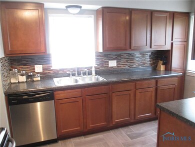Gorgeous tile backsplash!