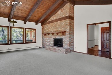 Great Room with brand new carpet