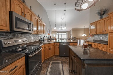 2622 E Divide Ave-06