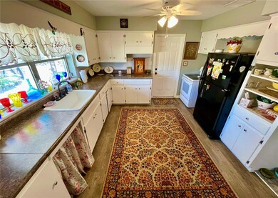 208 E Park St, Lake Placid, FL 33852 - photo 4