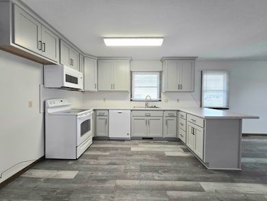 123 W 36th St, Hays, KS 67601 - photo 6