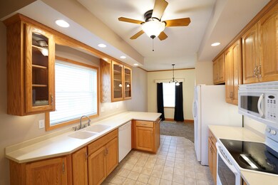 315 6th Ave NE, Jamestown, ND 58401 - photo 2