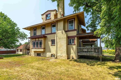 911 W Locust St, Davenport, IA 52804 - photo 3