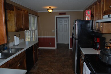 718 Doak Rd, Manchester, TN 37355 - photo 6