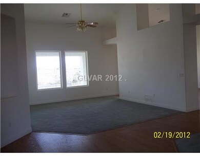 Living Room. Potshelves and Views !!