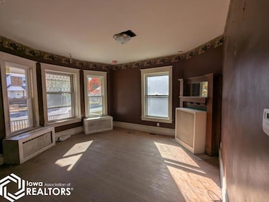 1105 N 8th St, Burlington, IA 52601 - photo 2