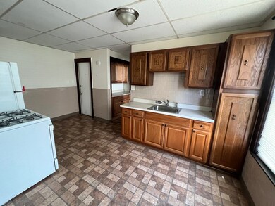 382 Mcgrath Hwy unit 1R, Somerville, MA 02143 - photo 3