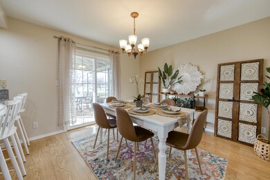 Dining Room w Slider