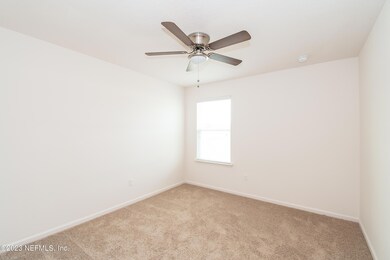 011-photo-bedroom-6729760