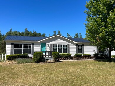 102 Mcgregor Rd, Vanderbilt, MI 49795 - photo 2