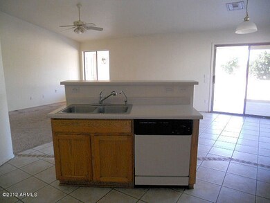 021-971640 - kitchen & family room