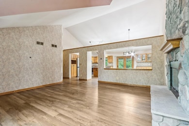 13-web-or-mls-N61W14730 Woodcrest Ct-310