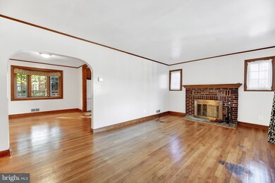 621 Woodsdale Rd, Catonsville, MD 21228 - photo 2