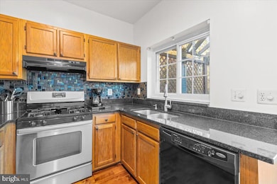 7218 Parsons Ct, Alexandria, VA 22306 - photo 5