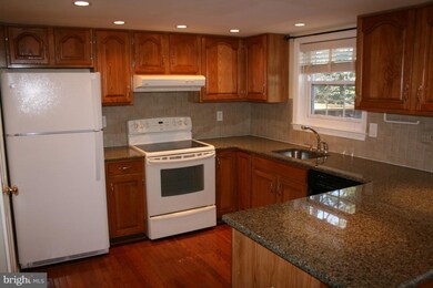 2989 Mission Square Dr, Fairfax, VA 22031 - photo 4