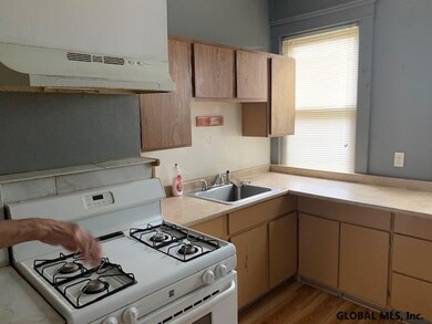 754 Myrtle Ave, Albany, NY 12208 - photo 2