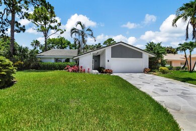 812 Foxpointe Cir, Delray Beach, FL 33445 - photo 2