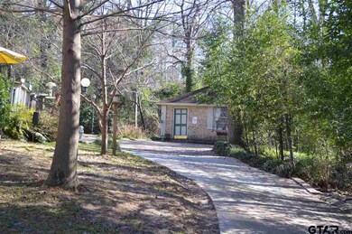 Plenty of room for hobbies in this amazing workshop set well back off the road.