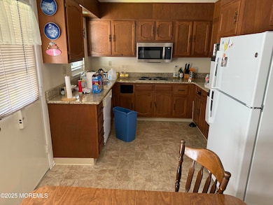 110 Buckingham Dr N unit B, Manchester, NJ 08759 - photo 5