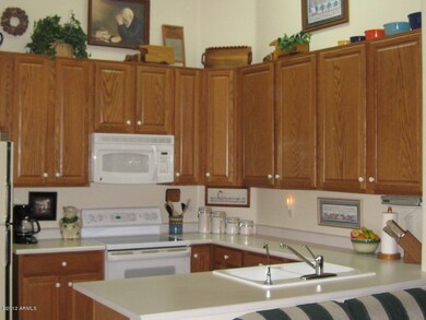 Kitchen w/ breakfast bar
