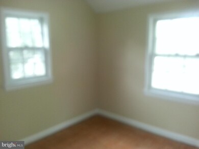 2407 Kent Village Dr, Hyattsville, MD 20785 - photo 7