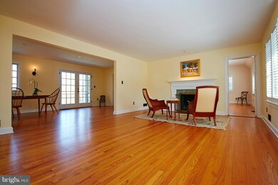 4645 N Dittmar Rd, Arlington, VA 22207 - photo 2